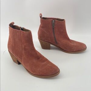Frye Alton Chelsea Boot in Red Suede 9.5B S31